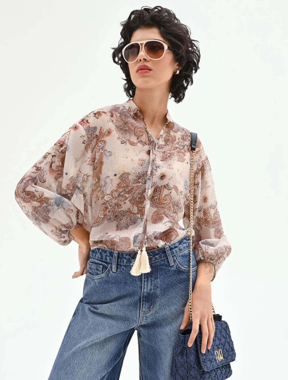 ΜΠΛΟΥΖΑ BOXY FLORAL ΜΕ ΔΕΣΙΜΟ ΣΤΟ ΛΑΙΜΟ